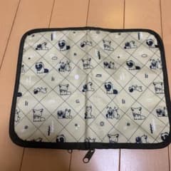 タヌキとキツネ お薬手帳入れ マルチポーチのサムネイル