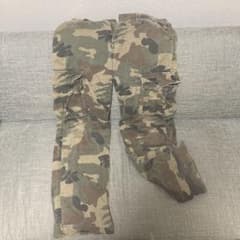 迷彩柄 カーゴパンツのサムネイル
