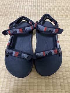 Teva サンダル ブラック グレー レッド ストラップ　19センチのサムネイル