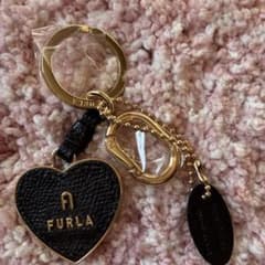 FURLA ハート型キーホルダー オリジナルポーチ付きのサムネイル