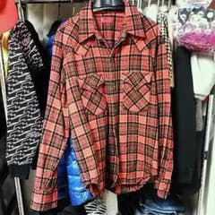 赤いネルシャツのサムネイル