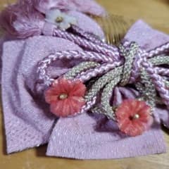 ピンクの花飾り付きのサムネイル