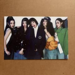 NewJeans フォトカード 5人集合 How Sweetのサムネイル