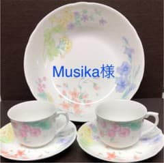 Musika 様専用　ヴァレンチノ カップ&ソーサー サラダボウル セットのサムネイル