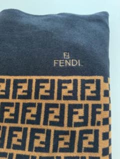 ♡*♡様 FENDI（フェンディ）ズッカ柄　綿100％　ブランケット／毛布　箱付 FENDI ズッカ柄 ブランケット 綿100% 154×210cm - メルカリ