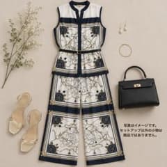 松井愛莉さん着用♡テチチ スカーフ柄セットアップ パンツ ブラウス 完売品のサムネイル