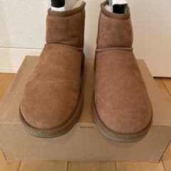 UGG クラシックミニ　ブラウン ムートンブーツのサムネイル