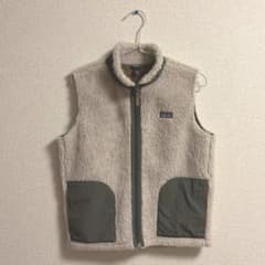 patagonia フリースベスト XL クリーム色/オリーブ - メルカリ
