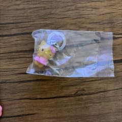 ハローキティ めじるしアクセサリー カプセルトイ　日焼けキティのサムネイル