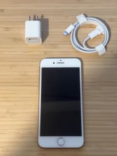 iPhone 8 256GB ゴールド SIMフリー 箱・純正付属品完備のサムネイル