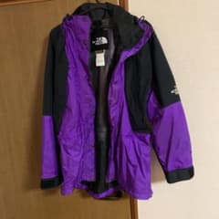 マウンテンパーカーのサムネイル