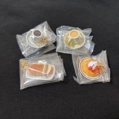 コメダ珈琲　食玩　チャームのみ4点セットのサムネイル