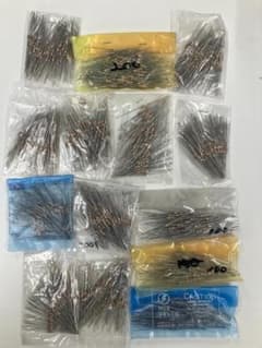 【電子工作部品】番号138 カーボン抵抗器 大量セットのサムネイル