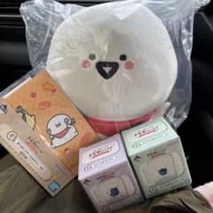 이치 반 쿠지 문구와 함께 A 상 봉제 인형