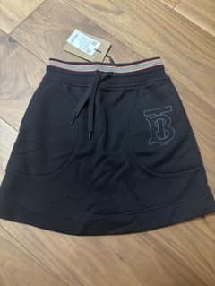 新品タグ付き BURBERRY スカート 6y/120cm