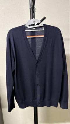 【ユニクロ】メリノVネックカーディガン　ネイビー　M　美品のサムネイル