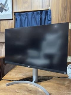 LG 27UK650-W 27インチ 4Kモニター 本体 - メルカリ