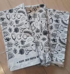 iittalaフルッタ柄の布　3枚セットのサムネイル