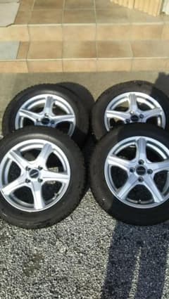 スタッドレスタイヤアルミ4本セット 175/65R15のサムネイル
