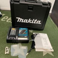 マキタ　純正充電器　純正ケースのサムネイル