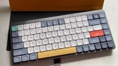 Nuphy Air75 US配列　青軸　ケースと替えキートップ付きのサムネイル