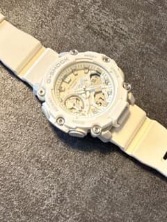 【美品】CASIO G-SHOCK GMA-S2200M-7AJ ホワイト 白のサムネイル