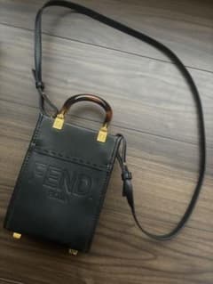 FENDIのサムネイル