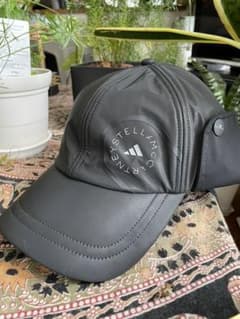 新品★アディダス　パデッドキャップのサムネイル