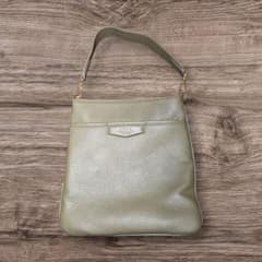 【美品】COCOCELUX GOLDレザーバッグ　ショルダーストラップ付きのサムネイル
