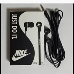 NIKE　イヤホン　(黒色)のサムネイル