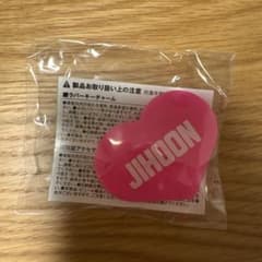 treasureジフン　ガチャガチャ　 うちわアクセサリーのサムネイル
