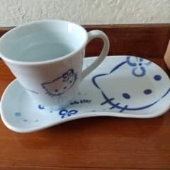 サンリオ ハローキティ 皿&マグカップ/陶器製 - メルカリ