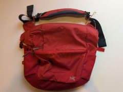 Arc'teryx Mistral 16 メッセンジャーバッグ レッド 廃盤 - メルカリ