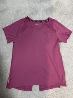【美品】アンダーアーマー　バックスリット　トップス＆ネイビーTシャツのサムネイル