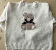 PIYMON. クマ刺繍 ホワイトセーターのサムネイル