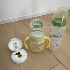 combi & NUK 恐竜柄　はじめてのコップ漏れないストロー本体哺乳瓶セットのサムネイル