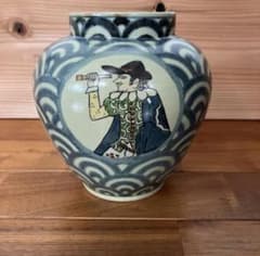 円左エ門 有田焼 南蛮人図 青海波 壺 花瓶 古伊万里様式 高さ19cm 円左エ門 有田焼 南蛮人図 青海波 壺 花瓶 古伊万里様式 高さ19cm