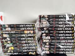 Demon Slayer English鬼滅の刃英語 volumes 1-23のサムネイル