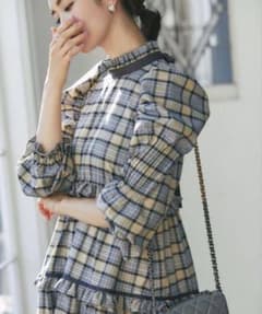 【超美品】チェック柄フリル付きロングワンピース 超美品】チェック柄フリル付きロングワンピース - メルカリ