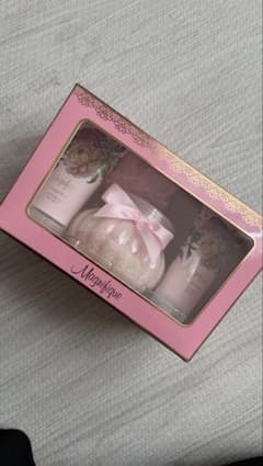 【新品】Magnifique ローズバスギフトセットのサムネイル