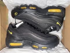 Corteiz × Nike Air Max 95 箱凹み破れ