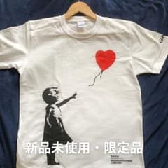 北海道様専用　バンクシー展 赤い風船に手を伸ばす少女 Tシャツのサムネイル