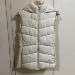ZARA フード付きダウンベスト Sサイズ ホワイトのサムネイル