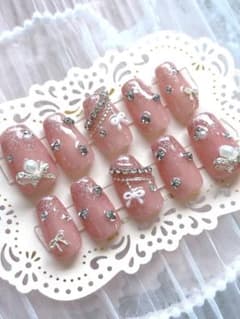 No.７　ネイルチップ　リボンビジューラメグラ　ワンホン　ちゅるん　スナ系のサムネイル