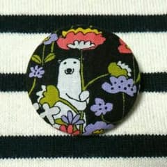 白くまブローチB　ハンドメイドのサムネイル