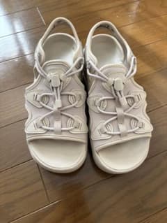 NIKE AIR MAX SANDAL ベージュ スポーツサンダルのサムネイル