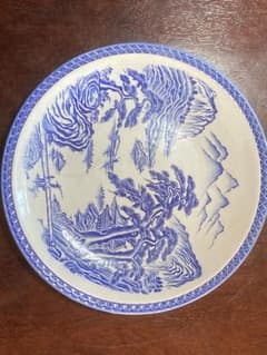 青い風景画の丸型皿のサムネイル
