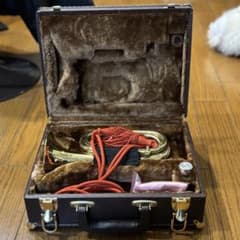 自衛隊用信号らっぱ「シモクラ楽器」（ハードケース.マウスピース付き） 自衛隊用信号らっぱ「シモクラ楽器」（ハードケース.マウスピース付き