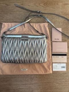 miu miu マテラッセ ショルダーバッグ シルバーのサムネイル