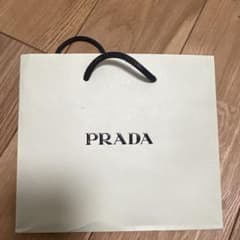PRADA ギフト袋 クリーム色のサムネイル